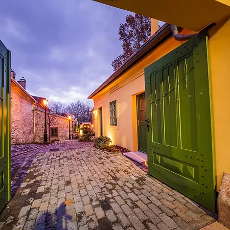 Bed and breakfast Platán Utca - Platán 4*